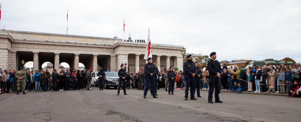 bildheldenplatznationalfeiertag