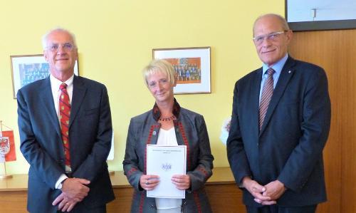 von links nach rechts: Dr. Klaus Schwitzer, Mag. Nicole Keil-Ripfl, Präsident Dr. Klaus Schröder